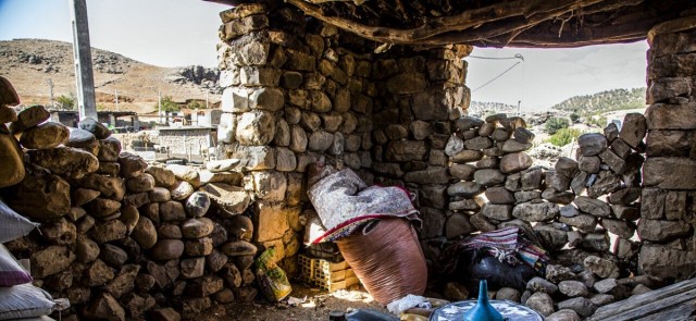 خسارت به خانه‌های روستایی در زلزله قلعه‌خواجه