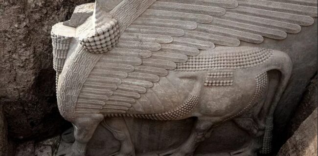 گاو بالدار ۲۷۰۰ ساله در حفاری‌های باستان‌شناسی در عراق از زیر خاک خارج شد