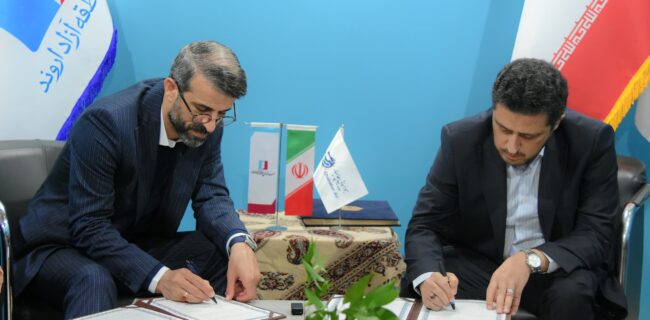 تفاهمنامه همکاری بین منطقه آزاد اروند و هواپیمایی چابهار امضا شد تفاهمنامه همکاری بین منطقه آزاد اروند و هواپیمایی چابهار امضا شد