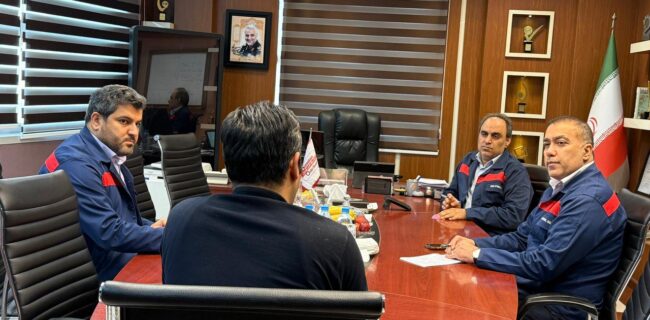 برگزاری نشست‌ دوره‌ای مدیرعامل فولاد اکسین خوزستان با کارکنان و سرمایه‌های انسانی شرکت