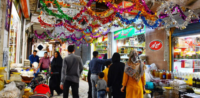 نظام توزیع و تأمین در چهارچوبی منظم به فعالیت خود ادامه داده است نظام توزیع و تأمین در چهارچوبی منظم به فعالیت خود ادامه داده است